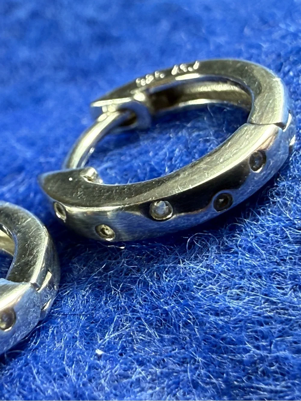 In Season Jewelry 925 Sterling Silver Staggered Gem Hoop earrings.